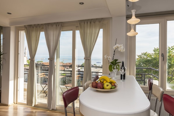 Apartment, 2 Bedrooms, Sea View | Private kitchenette