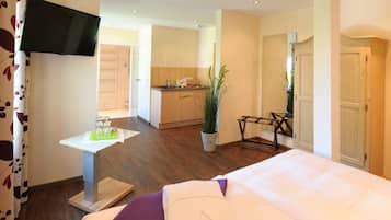 Studio | Hypo-allergenic bedding, minibar, desk, soundproofing