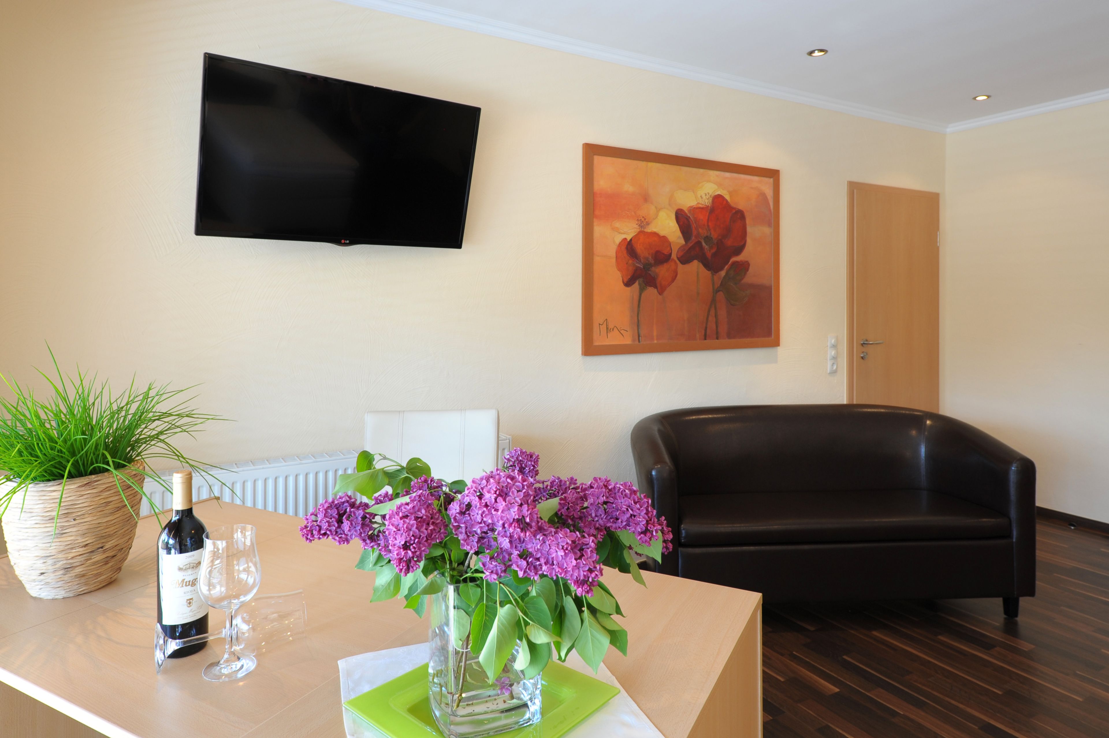 studio | hypo-allergenic bedding, minibar, desk, soundproofing