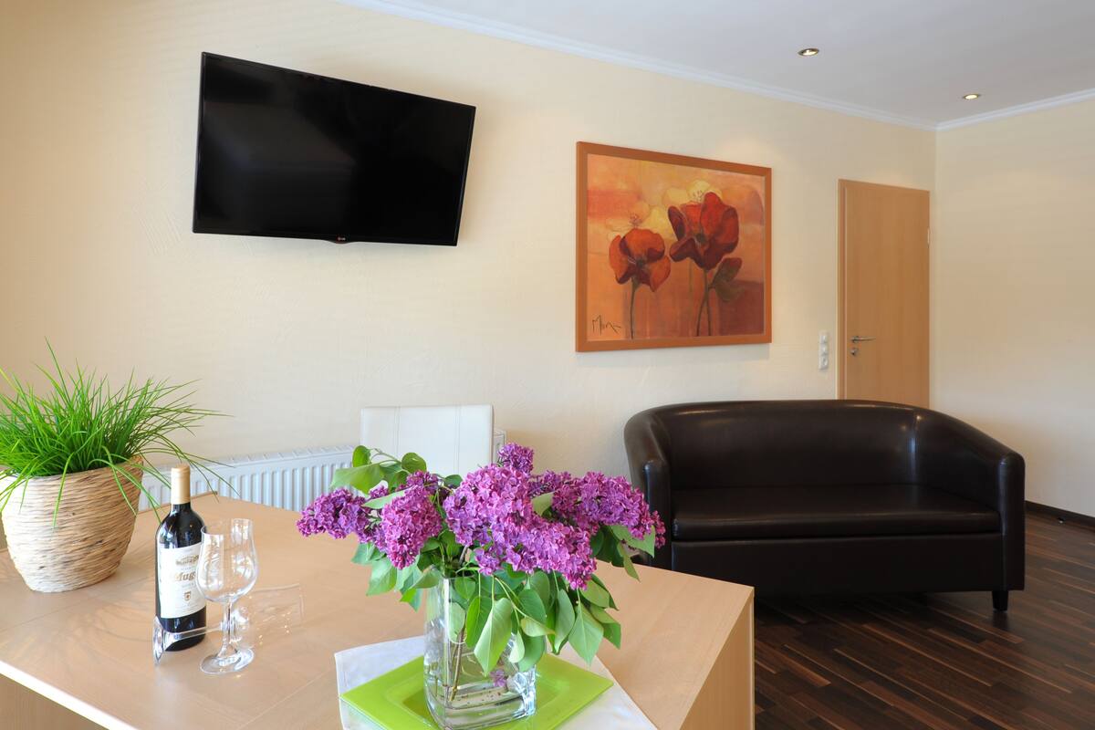 studio | hypo-allergenic bedding, minibar, desk, soundproofing