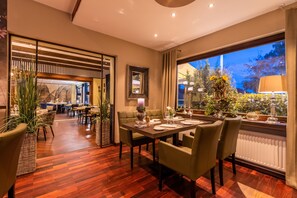 Dinner served - Burgdorfs Hotel & Restaurant (Hude)