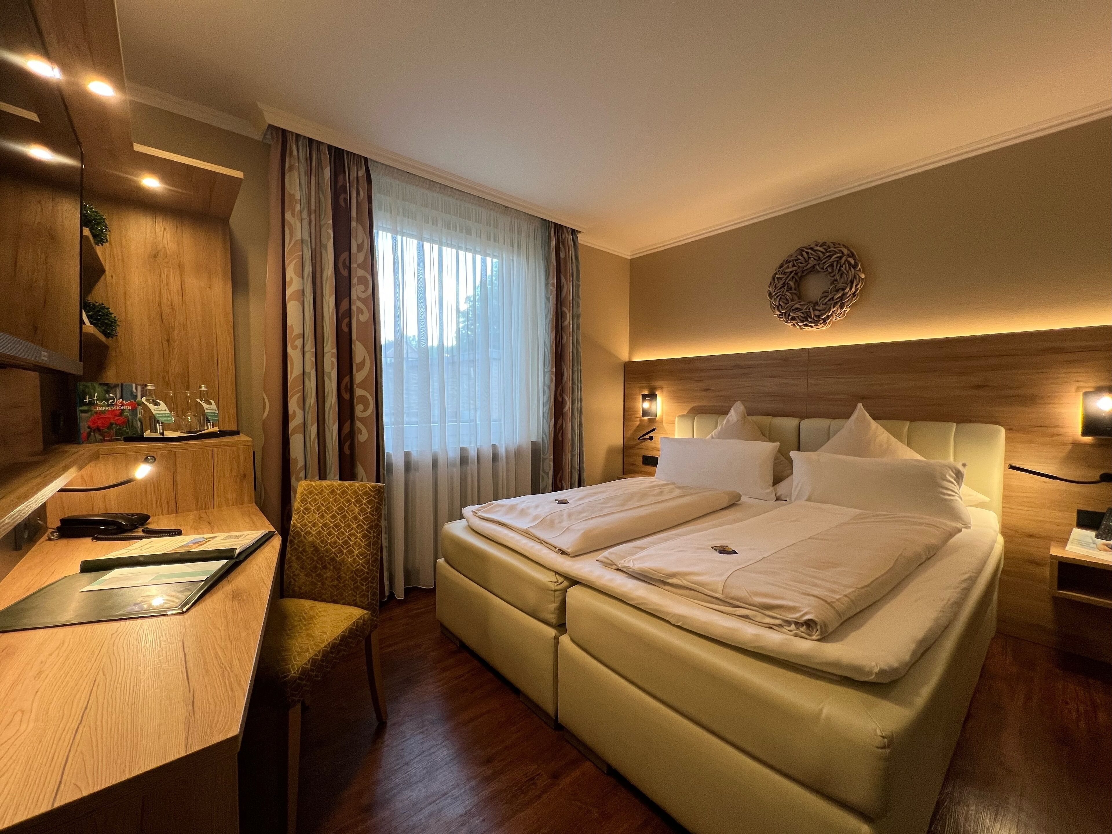 classic double room | hypo-allergenic bedding, minibar, desk, soundproofing