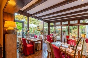 Middag serveres, regionale retter