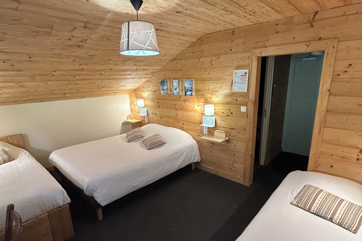 Quadruple Room | Premium bedding, soundproofing, cribs (free), WiFi (free)