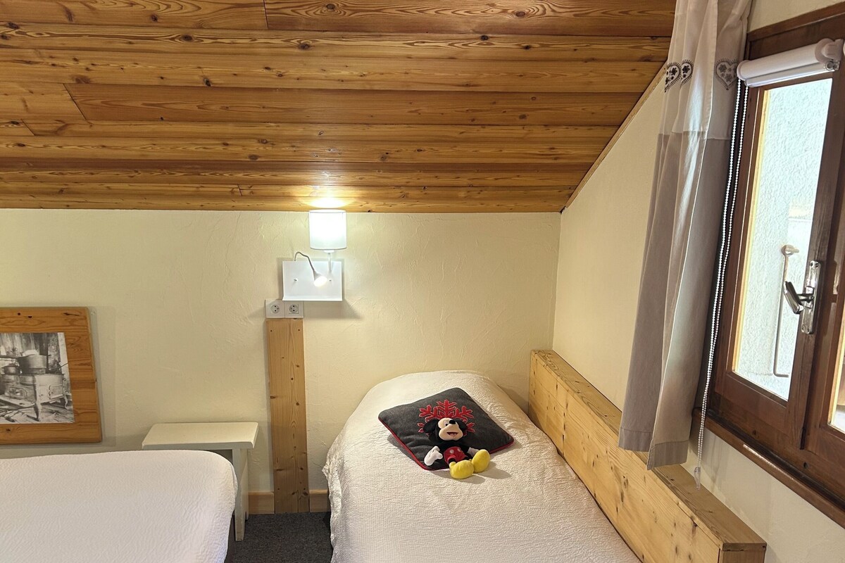 Premium bedding, soundproofing, cribs (free), WiFi (free)