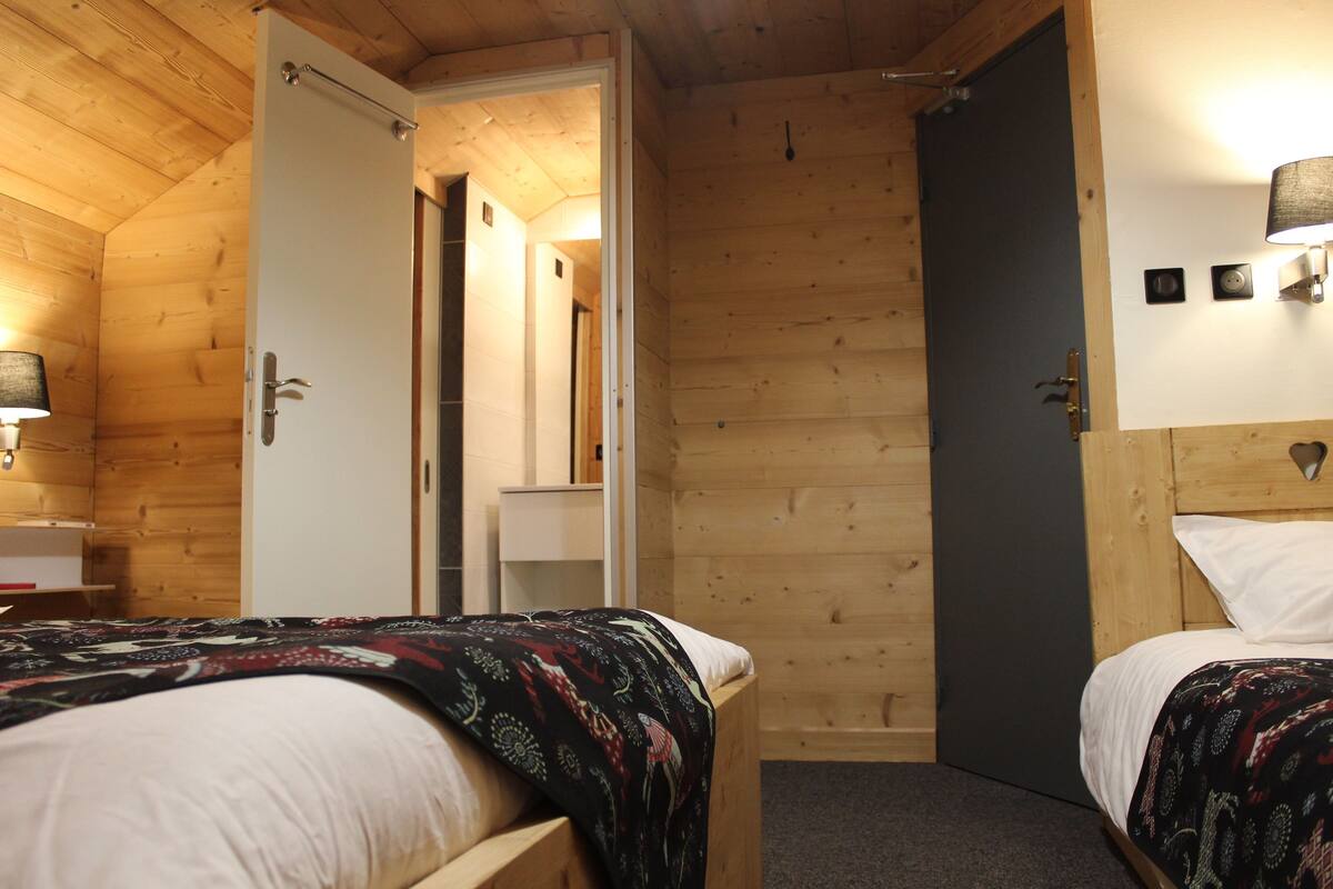 triple room | premium bedding, individually decorated, individually furnished