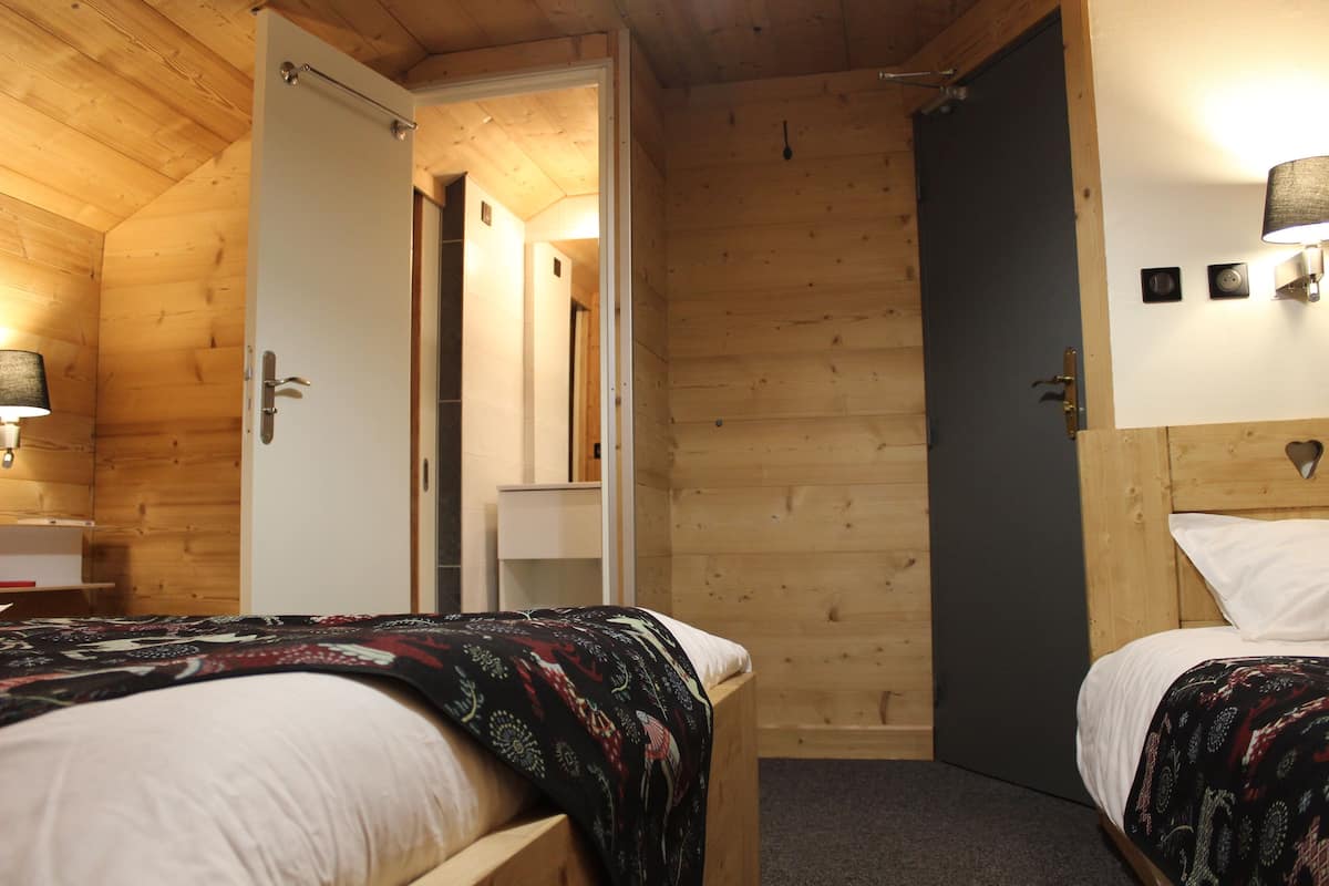 Triple Room | Peralatan tempat tidur premium, dihias secara berasingan
