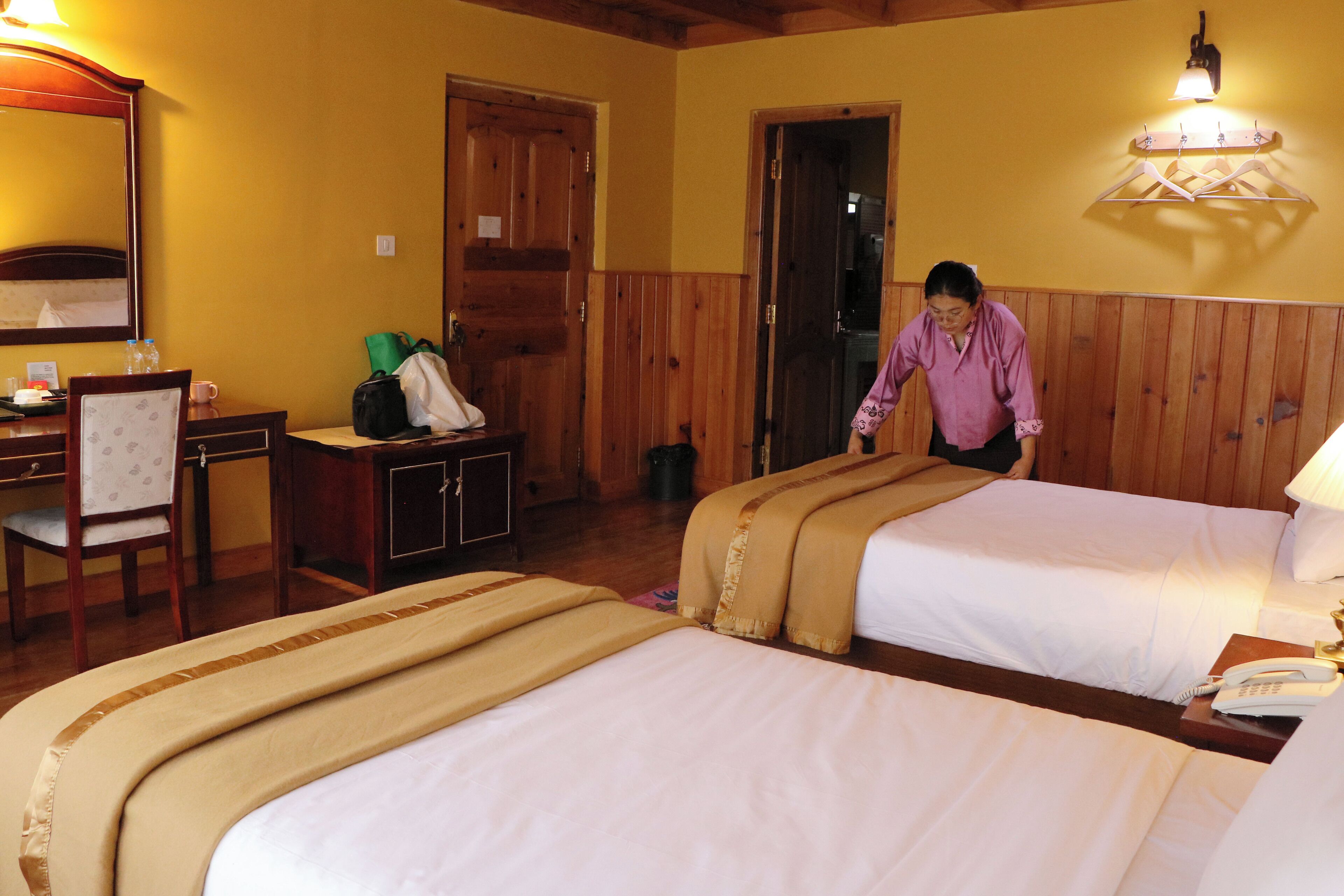 Mountain View Deluxe Cottages | Premium bedding, down comforters, in-room safe, desk