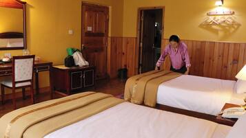 Mountain View Deluxe Cottages | Premium bedding, down comforters, in-room safe, desk