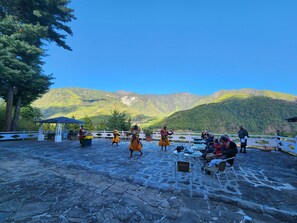 Lobby sitting area - Tiger Nest Resort (Paro)