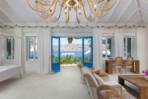 Mediterranean Romance Mansion (Yali) | Lençóis italianos Frette, roupas de cama premium, camas Select Comfort