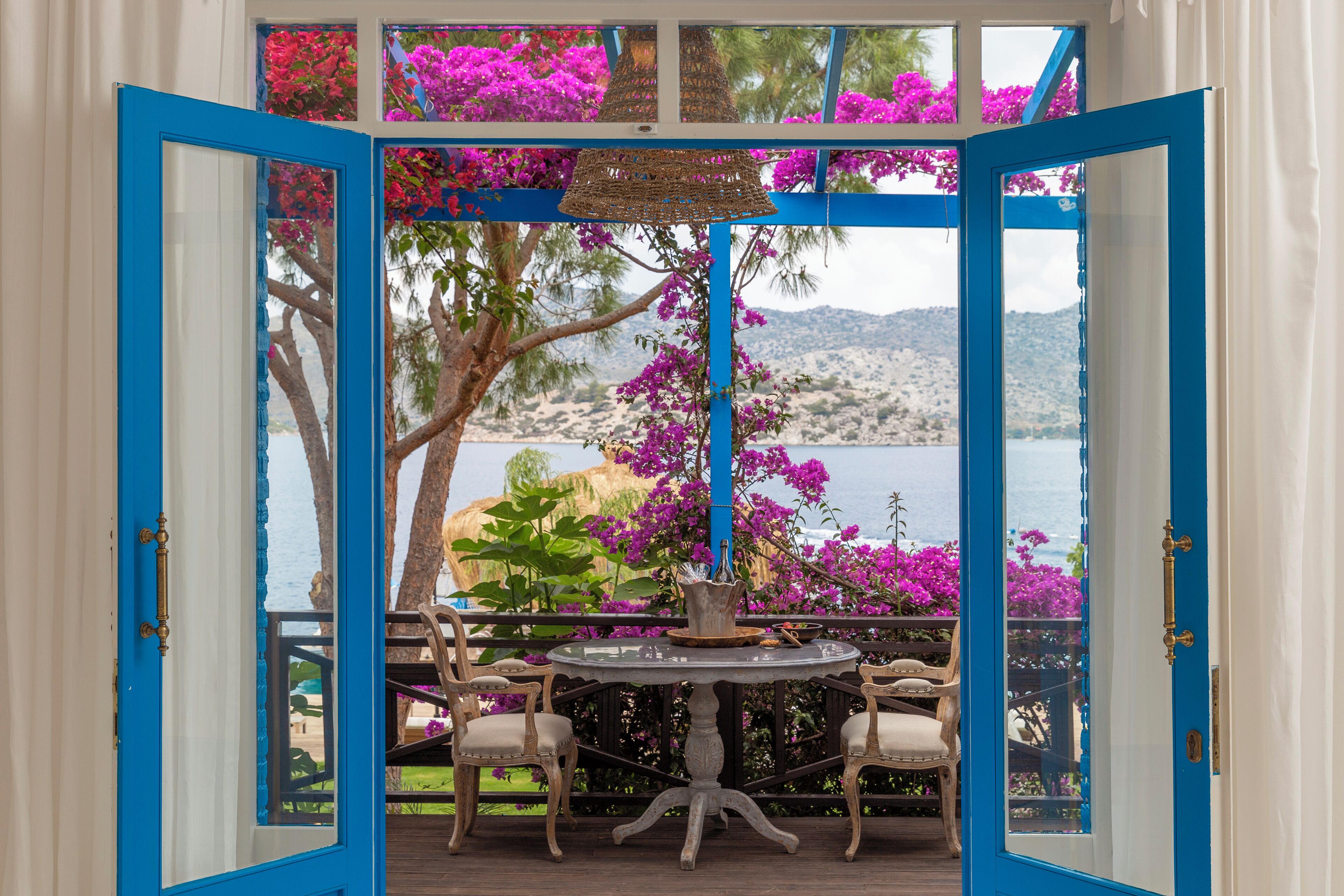 シグネチャー スイート (Nar) | イタリアのフレッテ製シーツ、高級寝具、セレクト コンフォート製ベッド、ミニバー