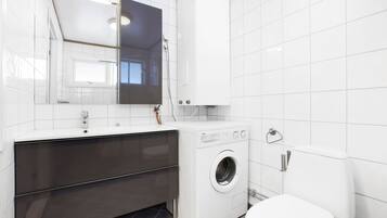 Comfort Apartment, 1 Bedroom | Bathroom | Shower, hair dryer, towels