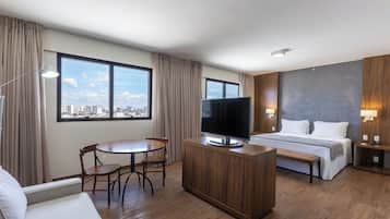 Suite Master Luxo | 迷你吧、客房內保險箱、書桌、遮光布/窗簾