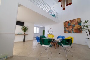 Área de estar no saguão