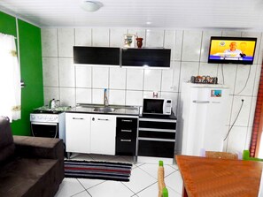Standard Apartment, 1 Bedroom | Private kitchen | Fridge, microwave, cookware/dishes/utensils