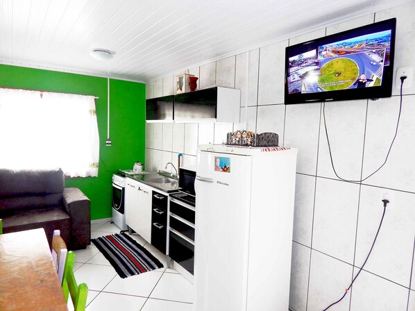 Standard Apartment, 1 Bedroom | Private kitchen | Fridge, microwave, cookware/dishes/utensils