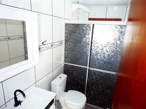 Standard-Apartment, 1 Schlafzimmer | Badezimmer | Dusche, Handtücher