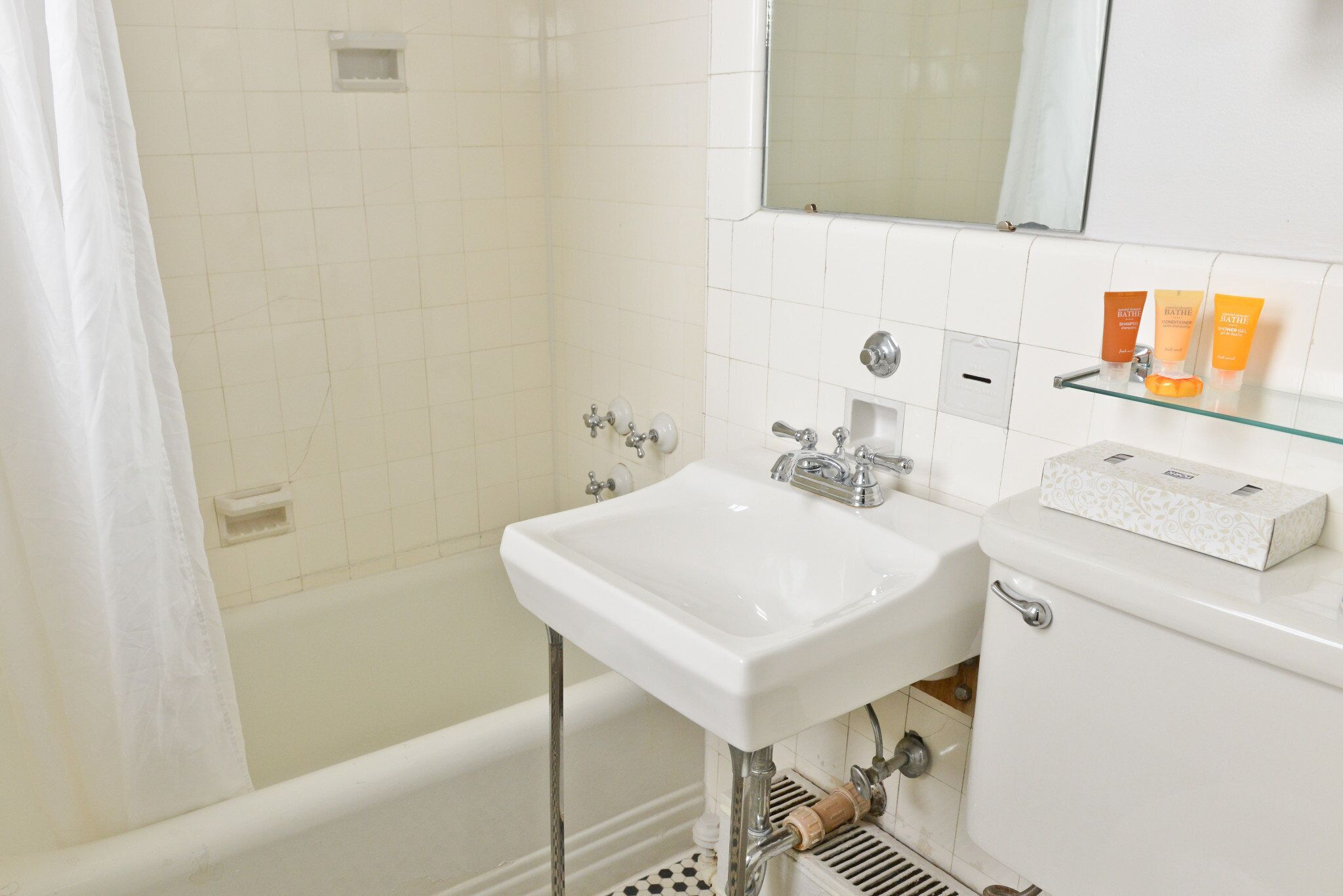 free wifi, bed sheets