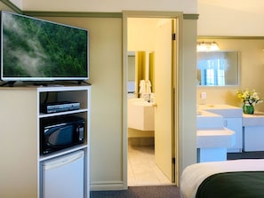 Standard Room, 1 Queen Bed
