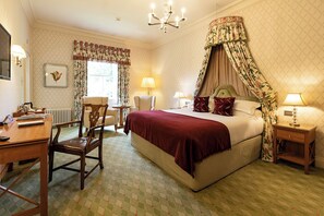 Luxury Room | In-room safe, desk, iron/ironing board, free cots/infant beds - Kilworth House hotel & Theatre (Lutterworth)