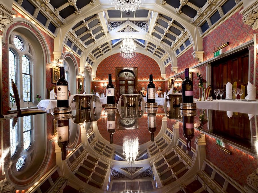 2 restaurants, breakfast, lunch, dinner served; British cuisine