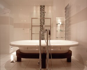 Luxury Double Room | Deep-soaking bathtub - Kilworth House hotel & Theatre (Lutterworth)