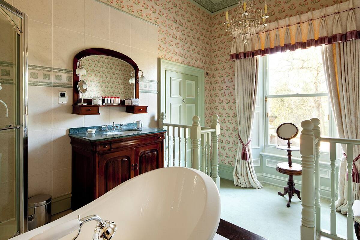 four poster suite | bathroom | combined shower/bathtub, designer toiletries, hair dryer, towels