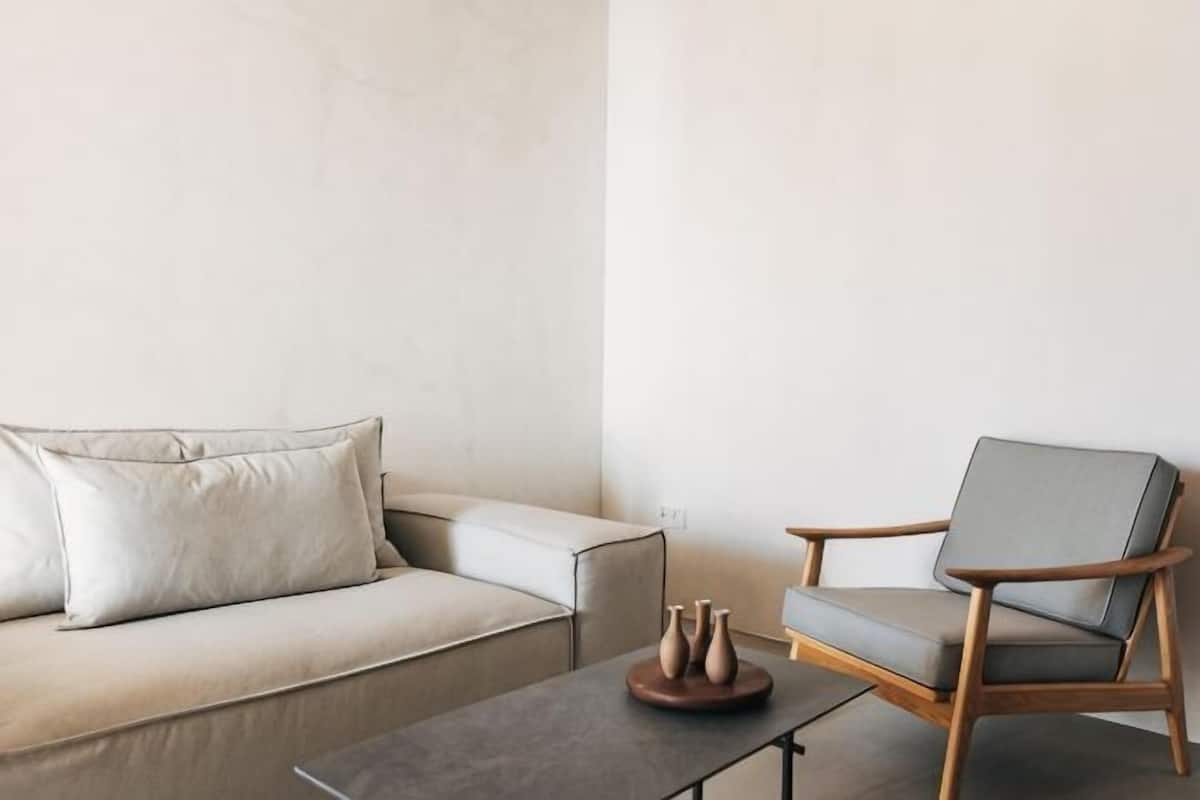 Living area | 40-inch flat-screen TV with satellite channels, TV
