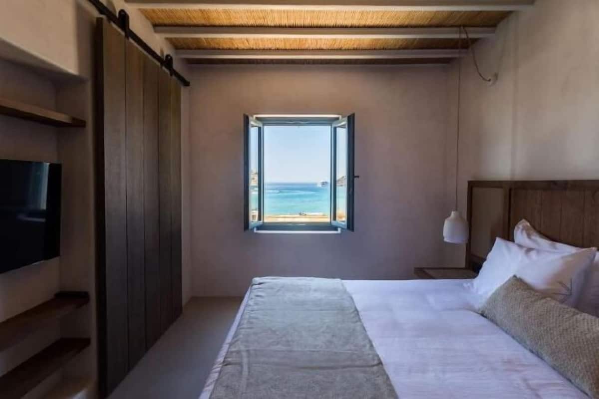 Minibar, in-room safe, blackout drapes, soundproofing