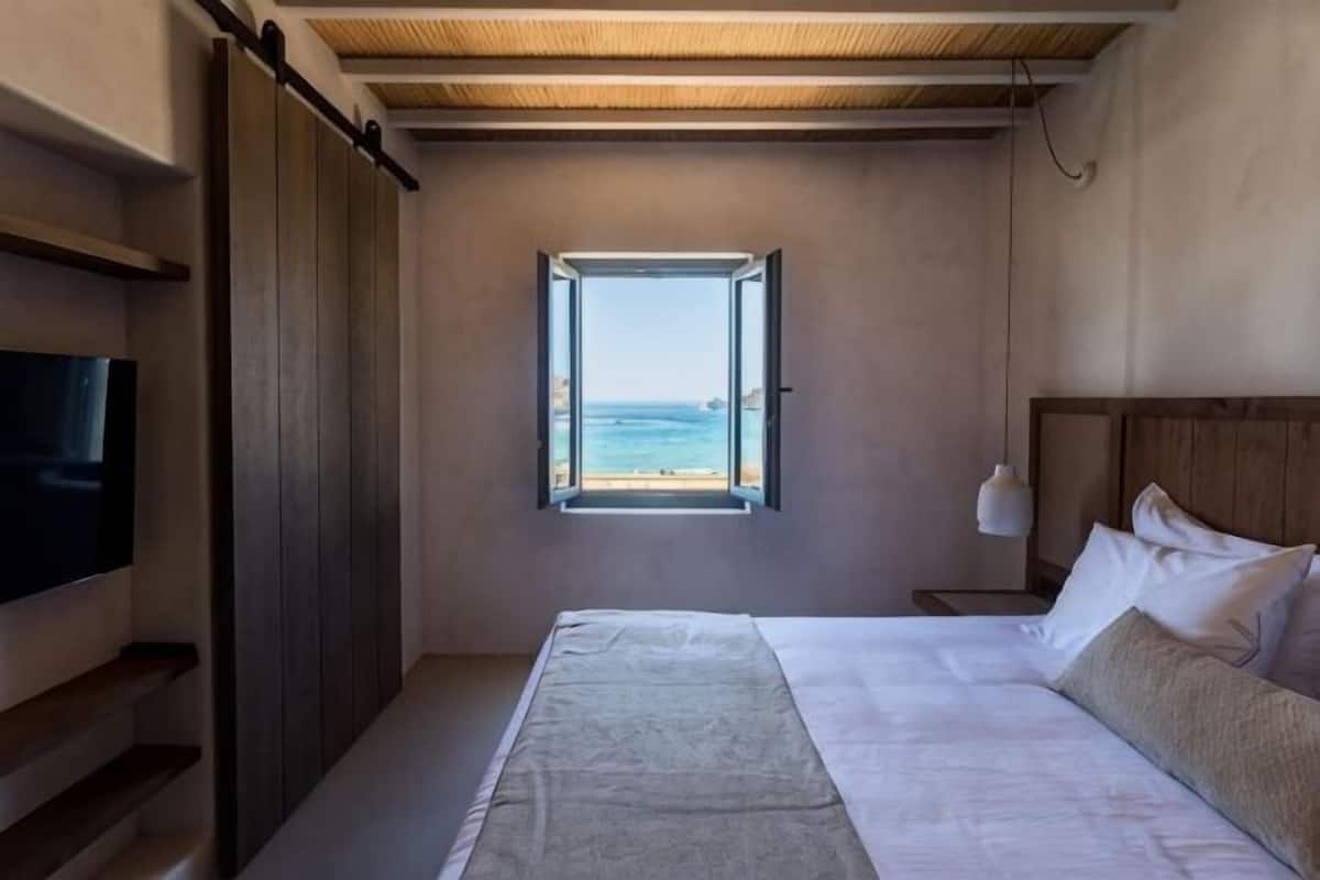 Minibar, in-room safe, blackout drapes, soundproofing