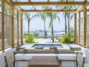 Suíte, banheira de hidromassagem, vista para o mar (Prestige) | Terraço/pátio