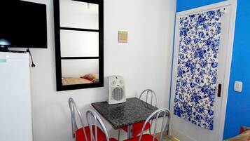 Apartemen Standar, 1 kamar tidur | Makan di kamar