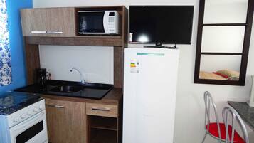 Standard Apartment, 1 Bedroom | Private kitchen | Fridge, microwave, cookware/dishes/utensils