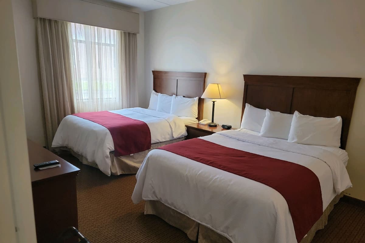 Queen Suite (2 Queen Beds)