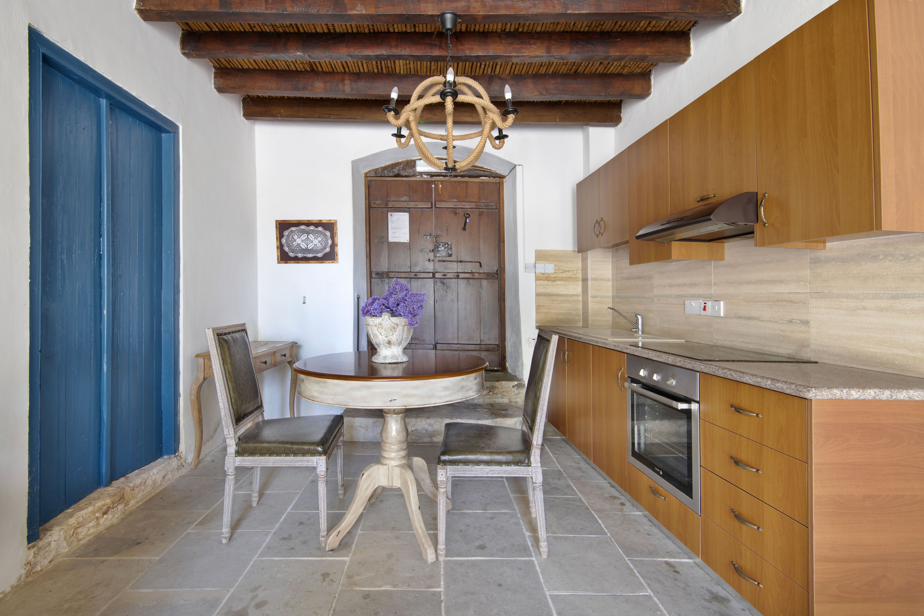 Family Apartment | Private kitchen | Fridge, microwave, oven, stovetop