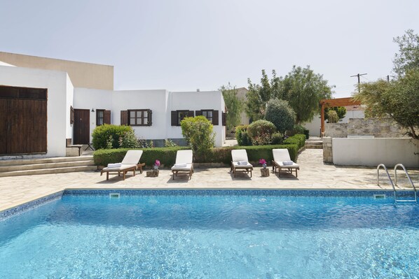 Outdoor pool - Meleni Cottage Houses (Pareklisia)