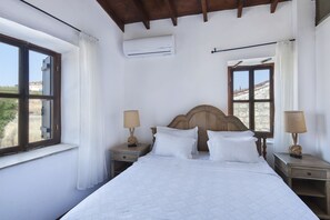 In-room safe, soundproofing, iron/ironing board, free cots/infant beds - Meleni Cottage Houses (Pareklisia)