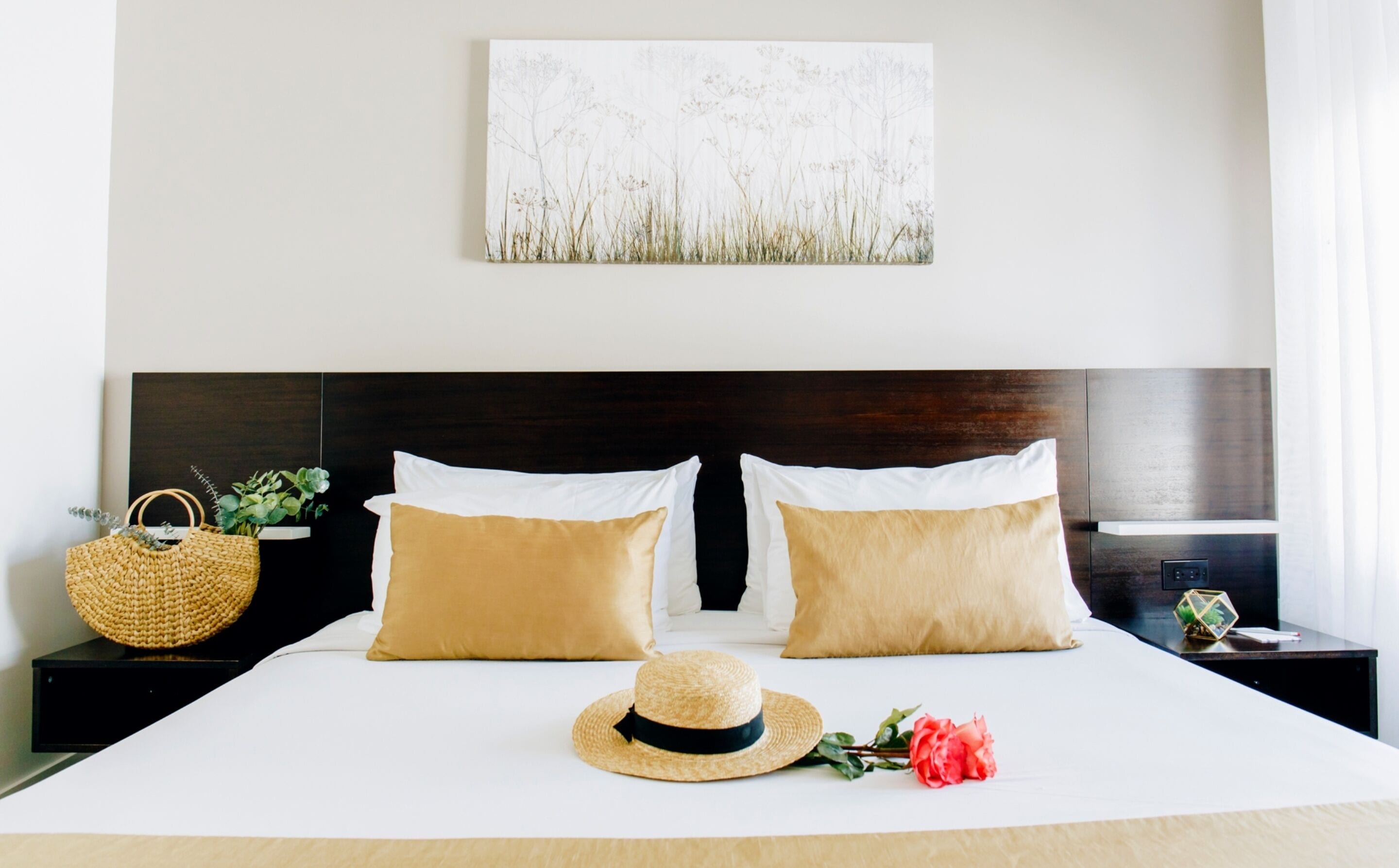 standard room, 1 king bed | 1 bedroom, premium bedding, in-room safe, desk