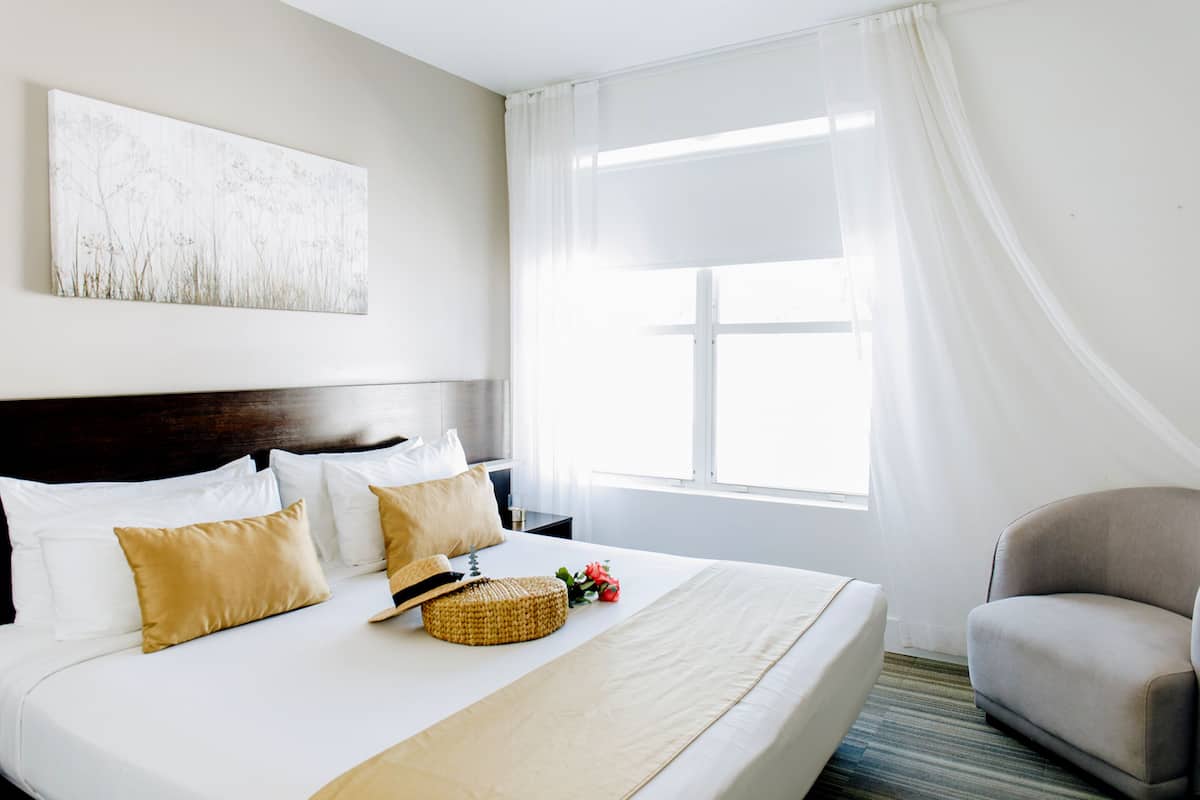 Standardzimmer, 1 King-Bett | Hochwertige Bettwaren, Zimmersafe, Schreibtisch