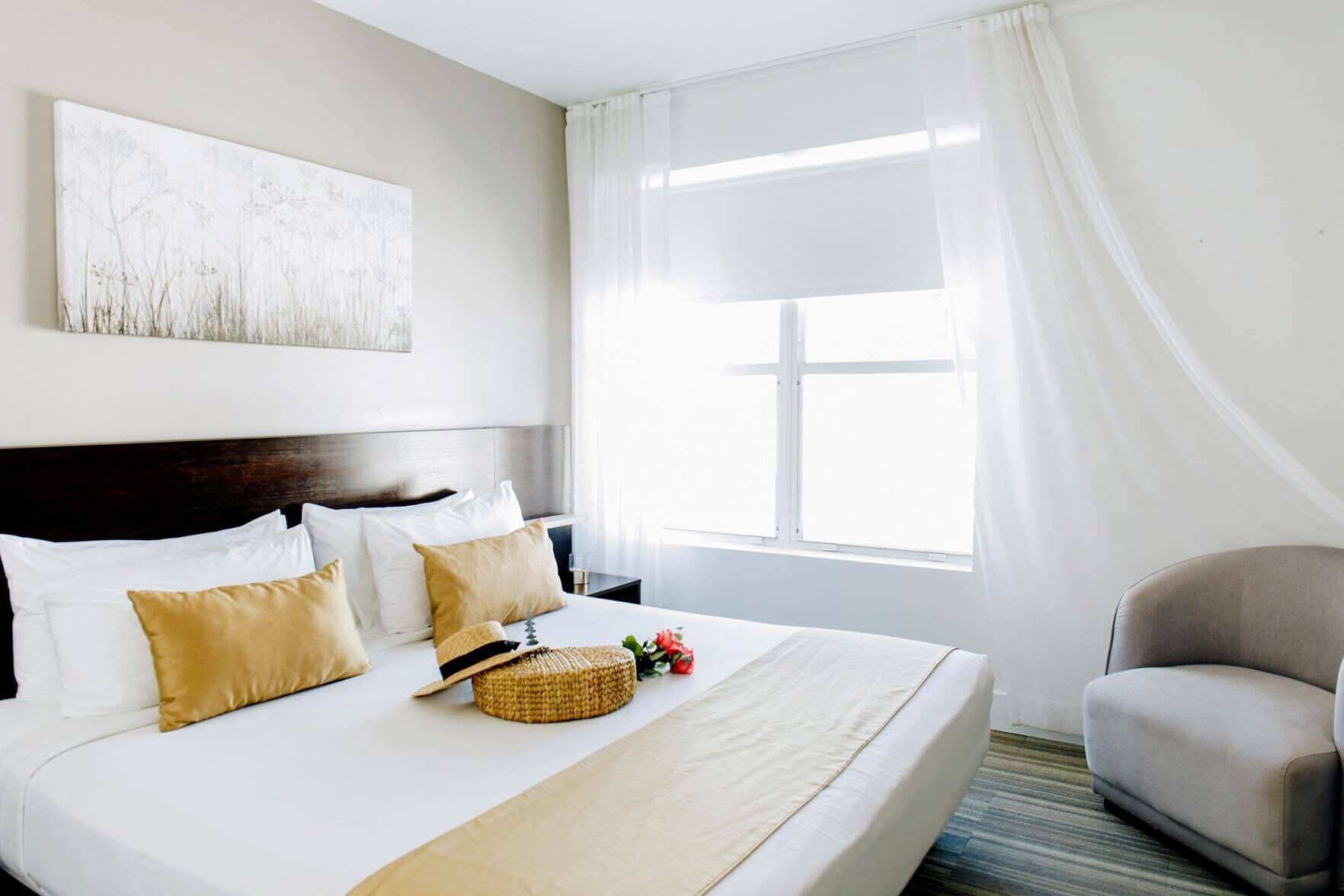 Premium bedding, in-room safe, desk, laptop workspace