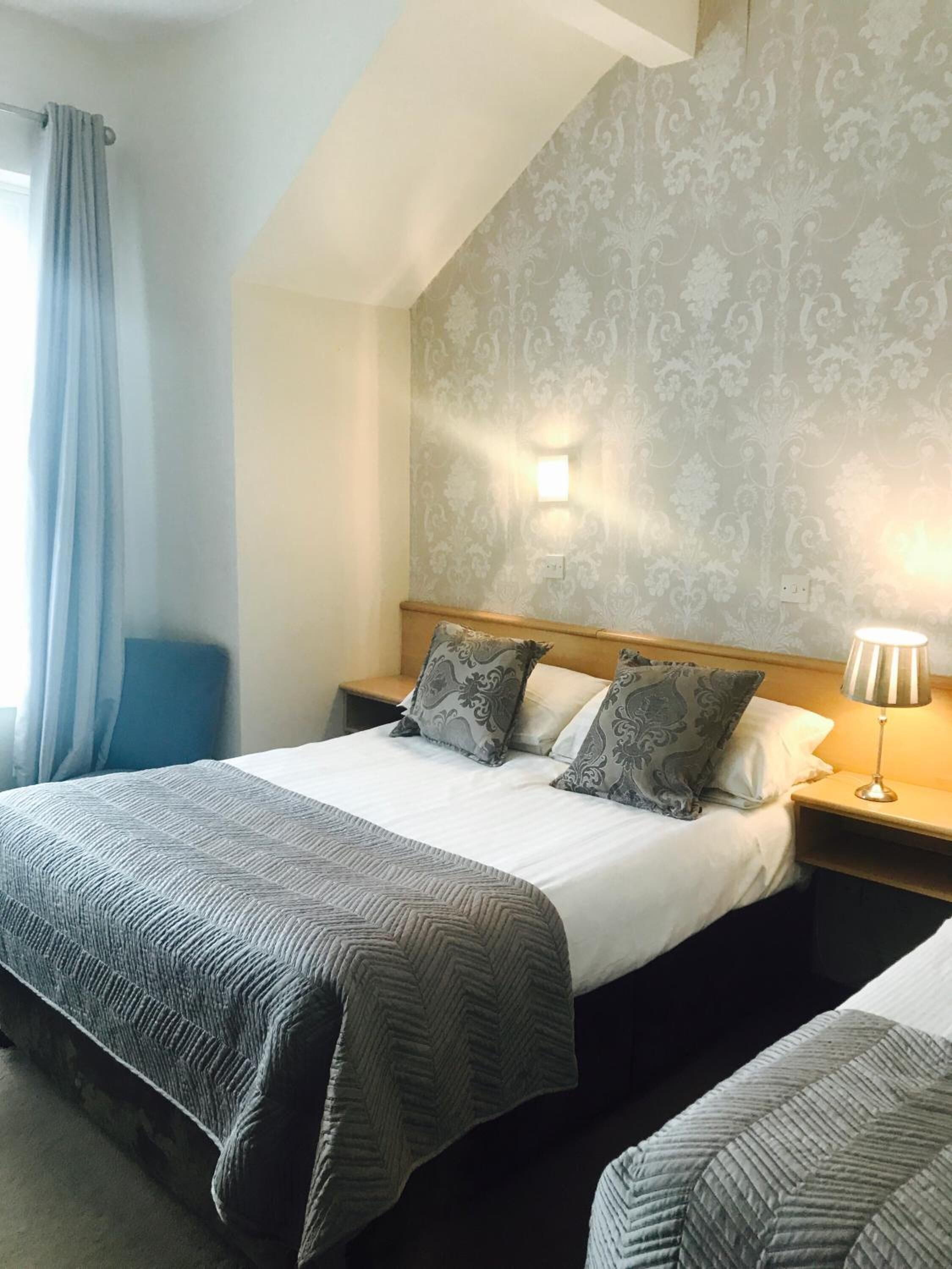 1 bedroom, individually decorated, individually furnished, desk