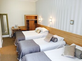 Decoración personalizada, muebles diferentes y escritorio 