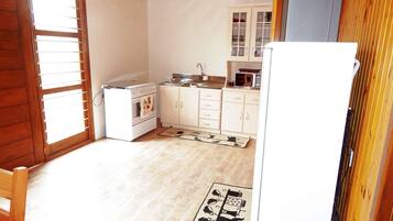 Family House, 2 Bedrooms | Private kitchen | Fridge, microwave, cookware/dishes/utensils