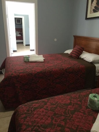 1 habitación, cortinas blackout y sistema de insonorización