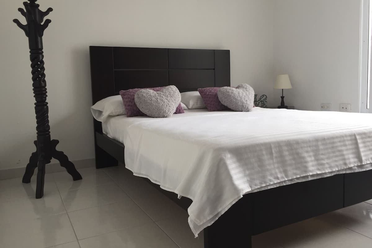 Double Room, Shared Bathroom | Iron/ironing board, free WiFi