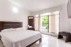 Double Room, Private Bathroom | Iron/ironing board, free WiFi