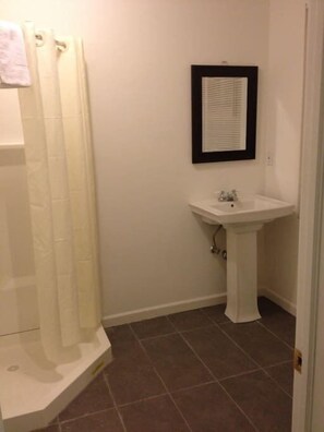 Shower, free toiletries, towels - HC-121 Beach Haus (Seaside Heights)