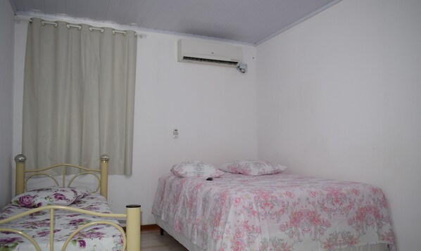Family Suite, 1 Bedroom | 1 bedroom, blackout drapes, iron/ironing board, rollaway beds - Residencial Lamana (São Borja)