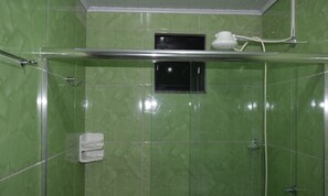Family Suite, 1 Bedroom | Bathroom shower - Residencial Lamana (São Borja)